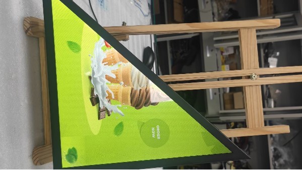 揭秘異形廣告機：革新傳播的5大特征！