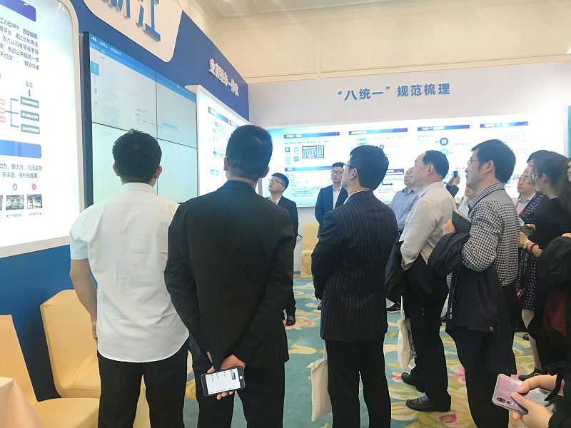 相關領導參觀人社互聯(lián)網(wǎng)建設領域應用“業(yè)務經(jīng)辦一體化”