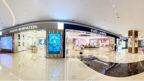 告別傳統(tǒng)海報(bào)！新一代廣告機(jī)如何用AI撬動(dòng)千億營銷市場