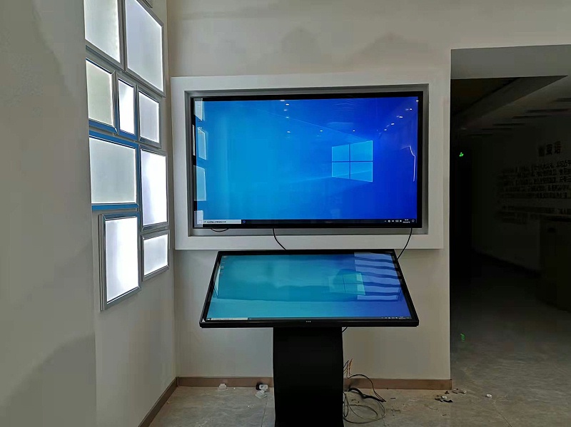 中億?；?dòng)滑軌屏和查詢一體機(jī)助力福州憲法宣傳教育館打造智能化法治教育基地